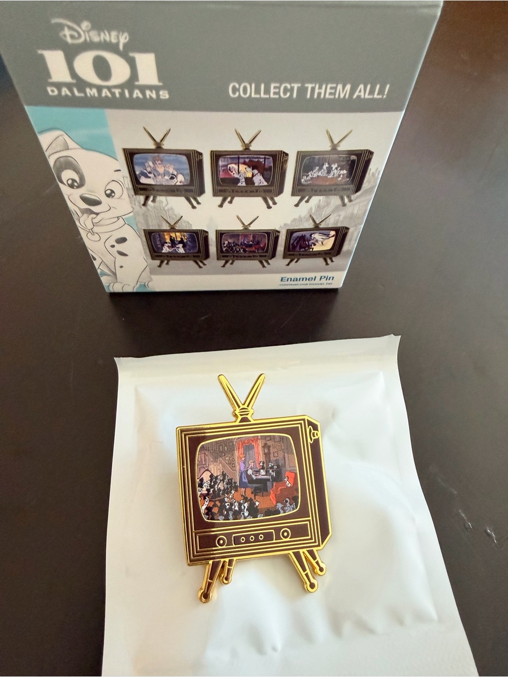 Disney 101 Dalmatians TV Enamel Pin - Gold & Black